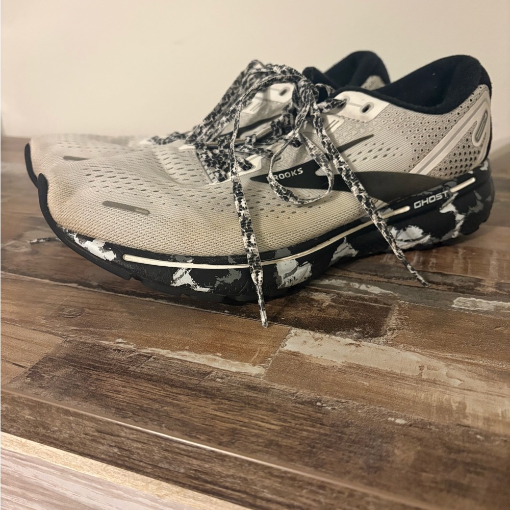 Brooks Womns Ghost 14 Sneakers
